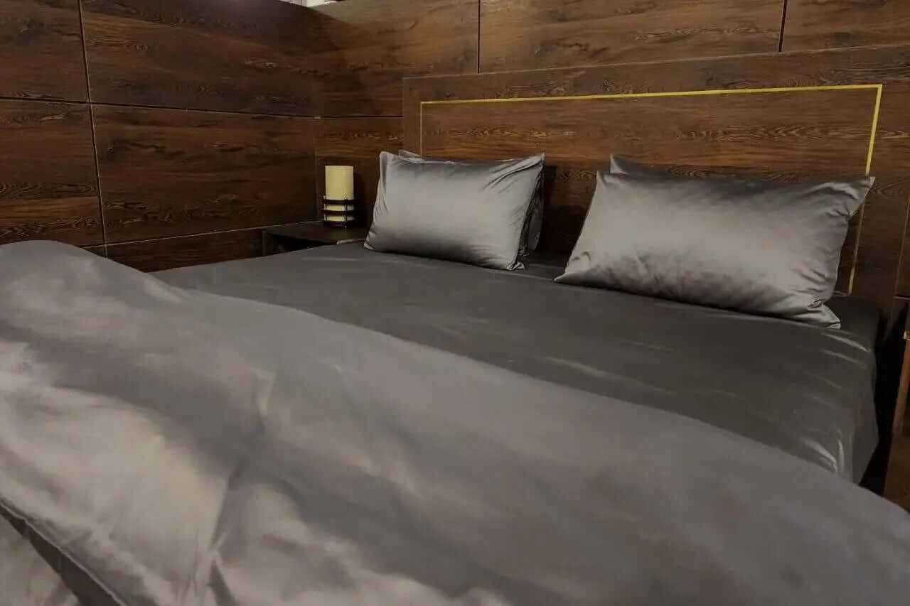 Premium Quality Bed Sheet (Metallic Grey)