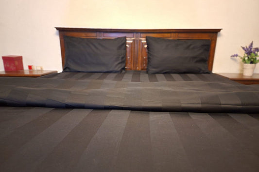 Fitted bedsheet with Quilt cover (Black wide strip)