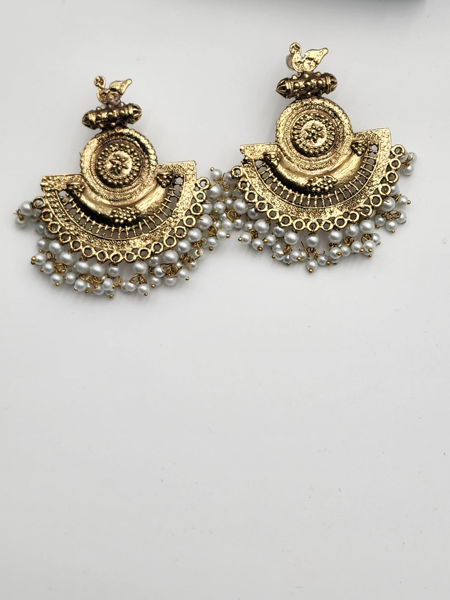 Gold Earrings with tassel - Handmade Stories