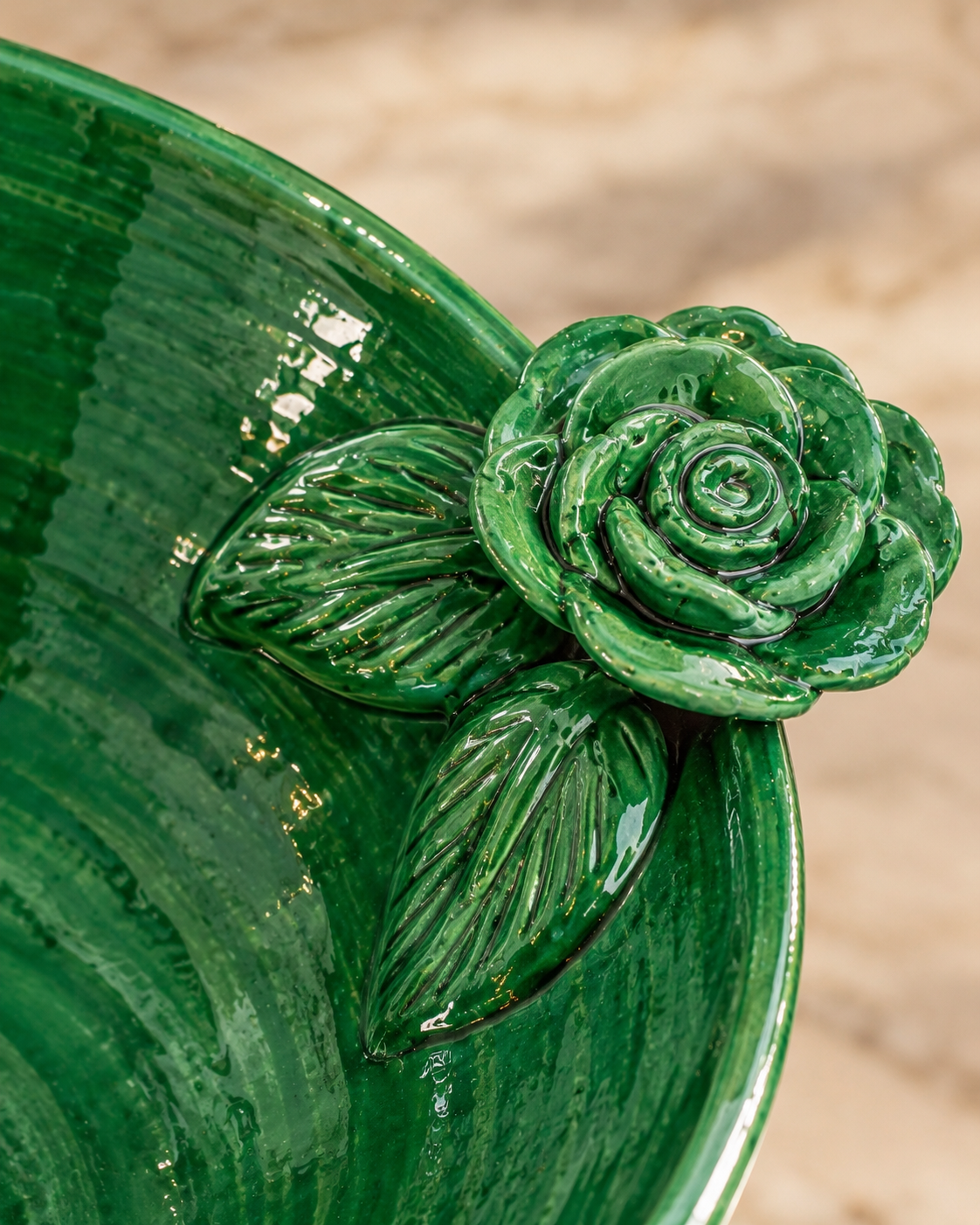 Ceramic serving platter with stand (Green)