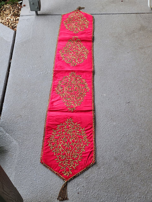 Handmade Table Runner (Hot Pink and Gold) - Handmade Stories
