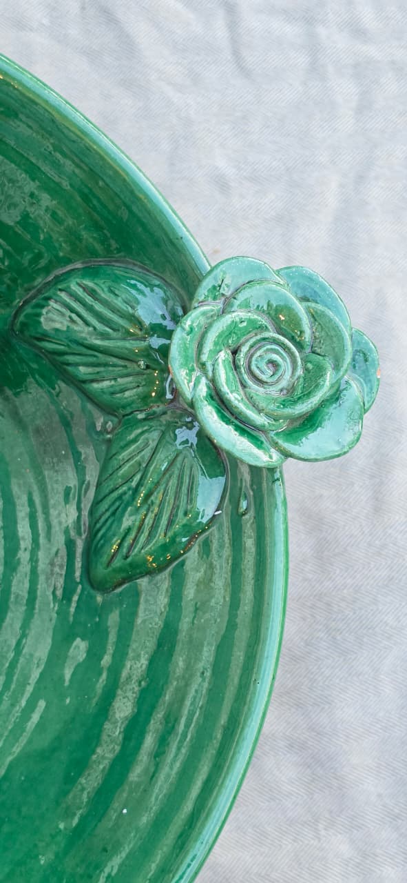 Ceramic serving platter with stand (Green)