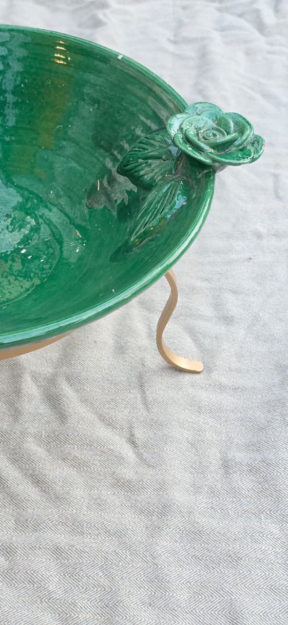 Ceramic serving platter with stand (Green)
