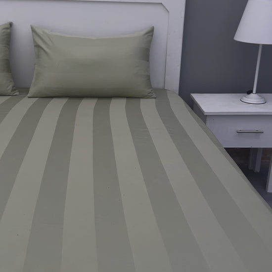 Pistachio Cotton Fitted Sheet Set with Pillowcases