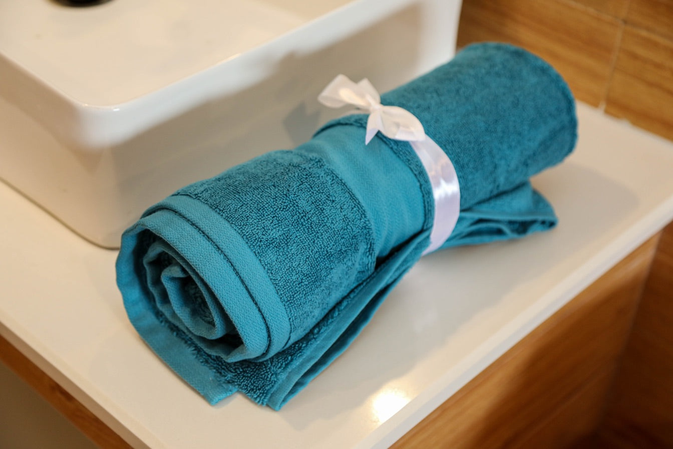 HMS Turquoise Bath Towel - Plush & Quick-Drying - Handmade Stories